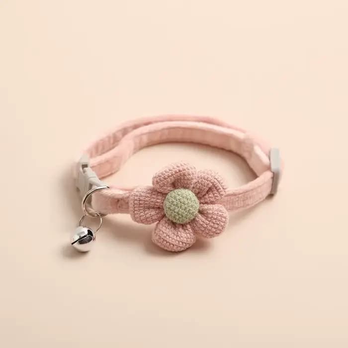 Collier pour chat avec fleur mignonne, boucle réglable, cloche, fournitures pour petits animaux de c