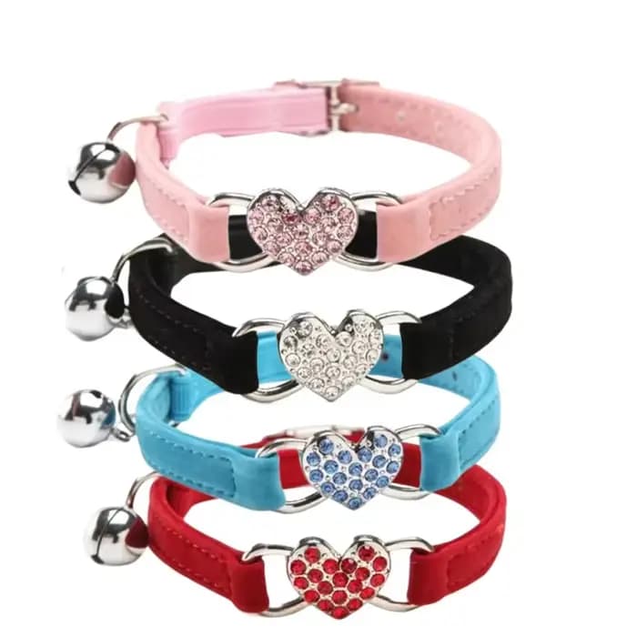 Collier pour chat en forme de cœur avec cloche