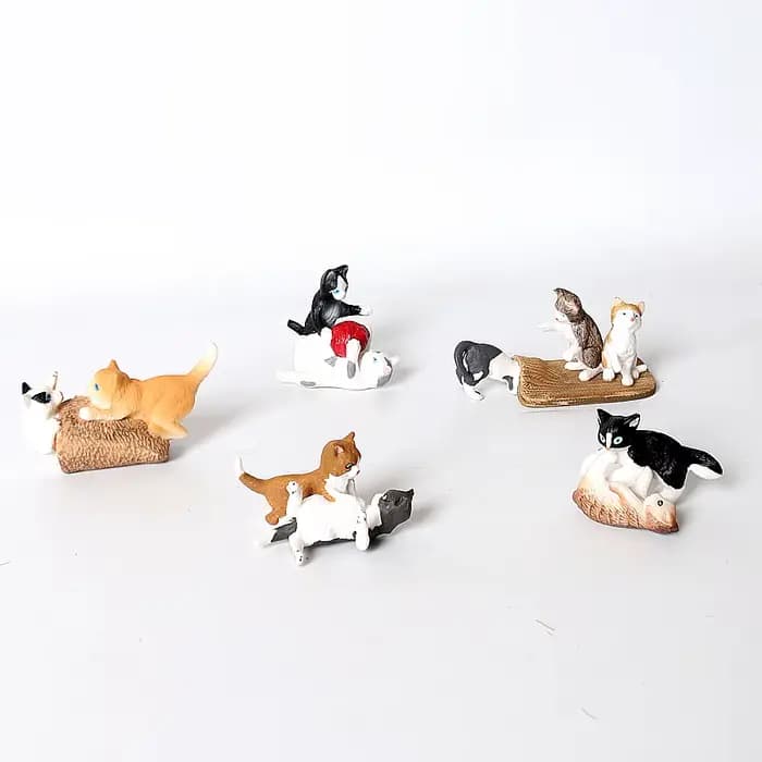 Figurines de chat de jeu réalistes