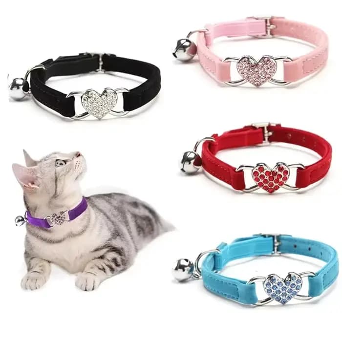 Collier pour chat en forme de cœur avec cloche