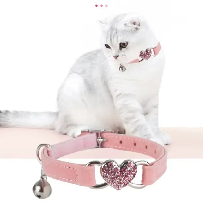 Collier pour chat en forme de cœur avec cloche