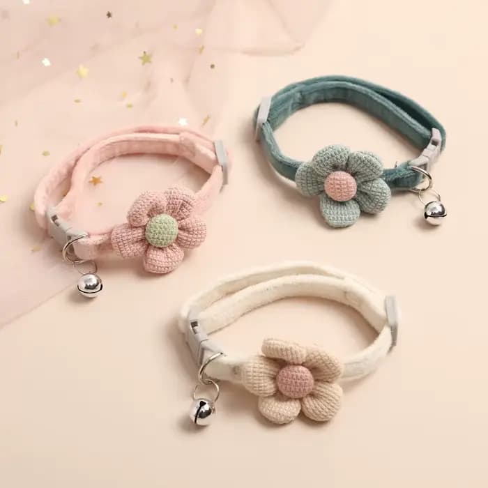 Collier pour chat avec fleur mignonne, boucle réglable, cloche, fournitures pour petits animaux de compagnie, collier pour chaton, petit chien, 1 pièce