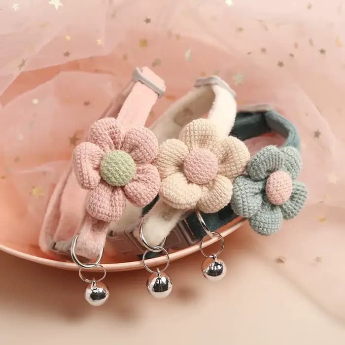 Collier de clochette de dessin animé coloré pour animal de compagnie, collier de sueur réglable mignon, nœud papillon fleur de soleil, polyester doux, petit chien et chat