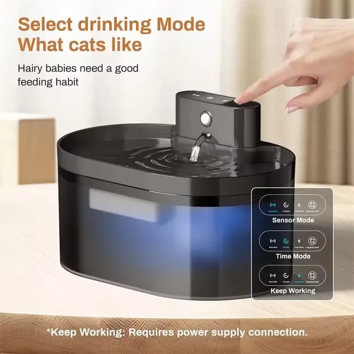 Fontaine à eau sans fil pour chat de 2,2 L, fonctionne sur piles, fontaine à eau automatique pour animaux de compagnie avec capteur de mouvement, distributeur d'eau pour chien et chat