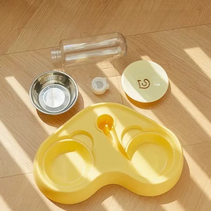 Nouvelle gamelle pour chat