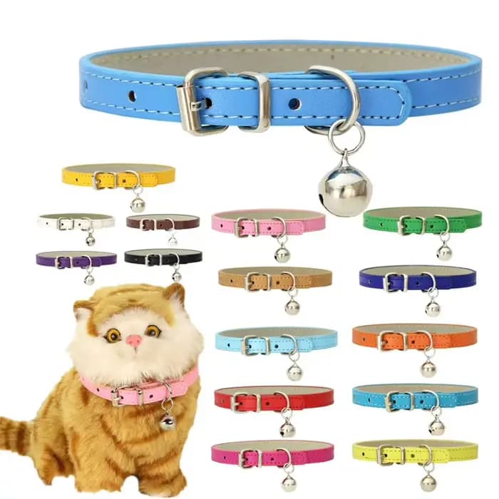 Collier réglable en cuir PU solide avec cloches pour animaux de compagnie