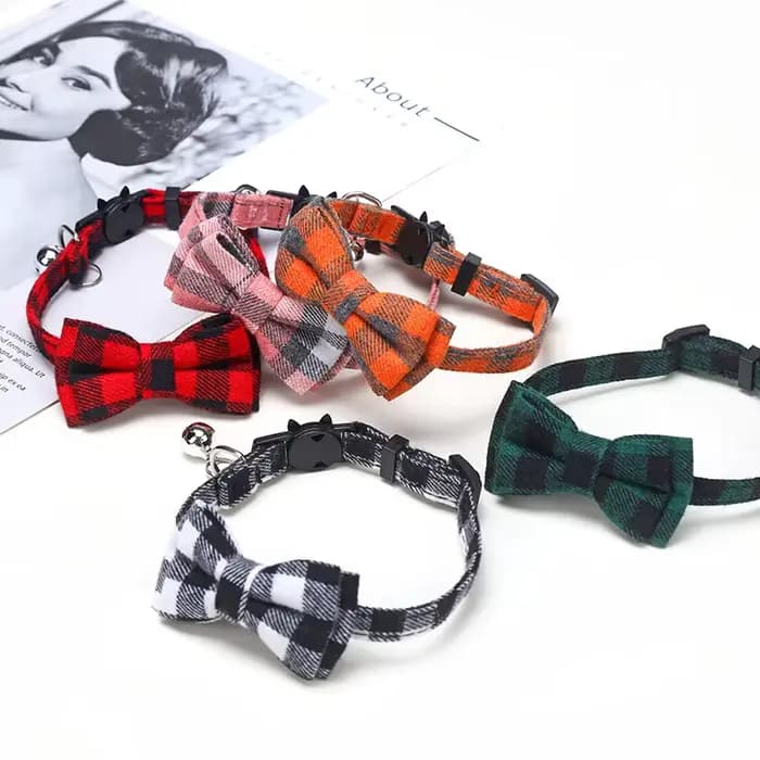 Collier de Noël à carreaux rouge pour chat et chien