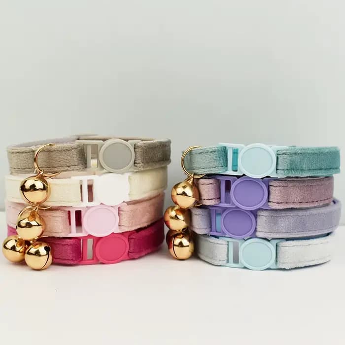Collier pour chat avec nœud papillon, réglable, en velours, pour la sécurité des animaux, empêche les chats de s'étouffer