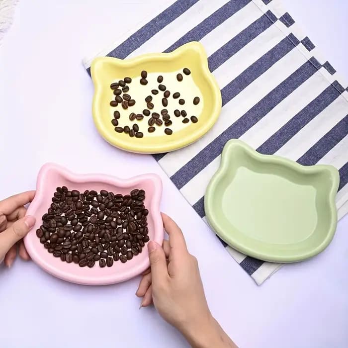 4 bols pour chat en plastique multicolores | Conçu en forme