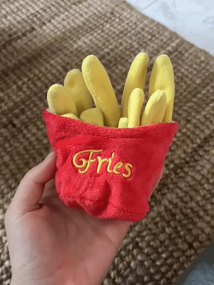 1 jouet en peluche pour animaux de compagnie en forme de frites