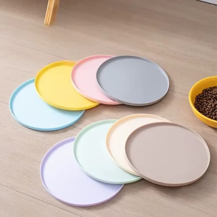 Les tapis repas pour animaux de compagnie sont anti-fuite