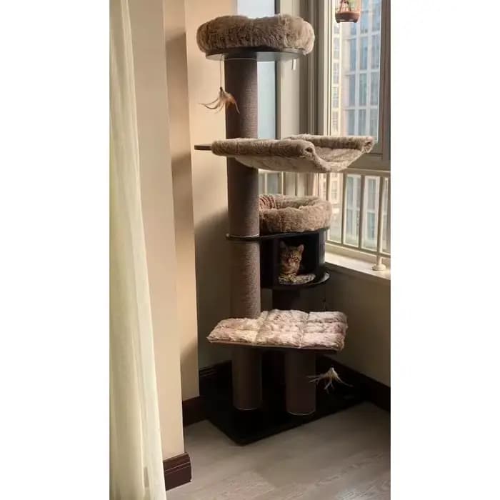 Arbre à chat en bois brun de luxe moderne avec lit en flanelle de luxe