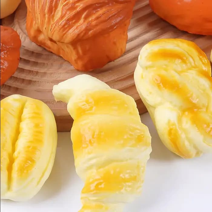 Jouet à presser en forme de croissant moelleux