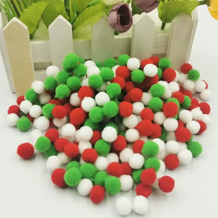Boule pompon de décoration de Noël