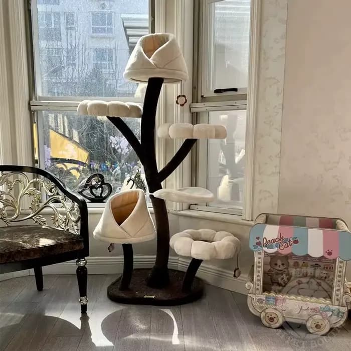 Arbre à chat avec motif floral