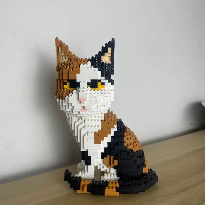 Modèle de chat calico en micro-blocs de construction - Décoration de bureau