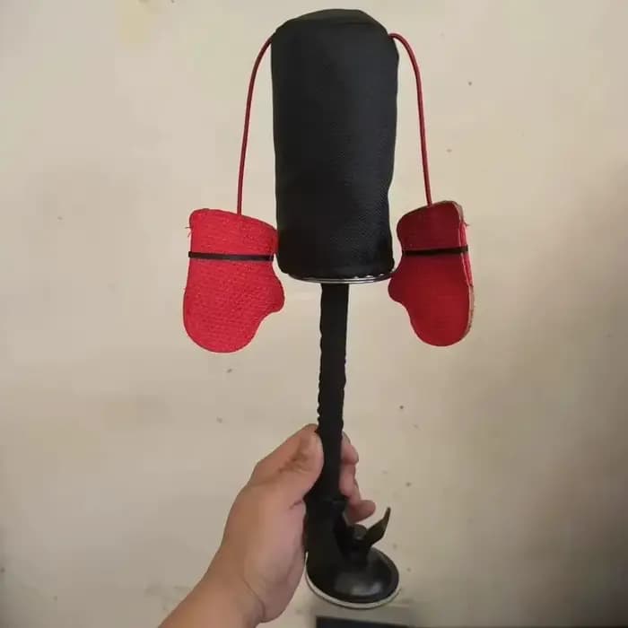 Jouet de combat pour chat en forme de dessin animé avec gants de boxe et ventouse