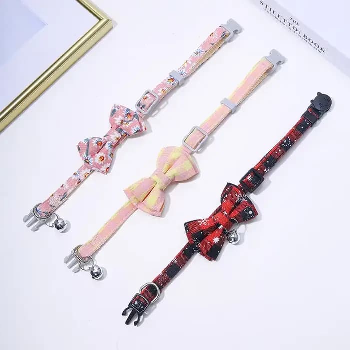 Collier pour chat détachable avec nœud papillon mignon et cloche