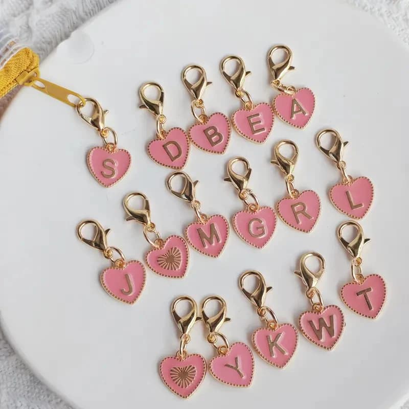 Porte-clés mignon en forme de cœur avec 26 lettres de l'alphabet, pour sacs, écouteurs, breloques, accessoires, cadeaux, avec fermoir mousqueton