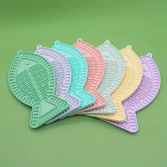 Tapis interactif de léchage de chatons en forme de poisson avec ventouses-tapis d'alimentation pour animaux de