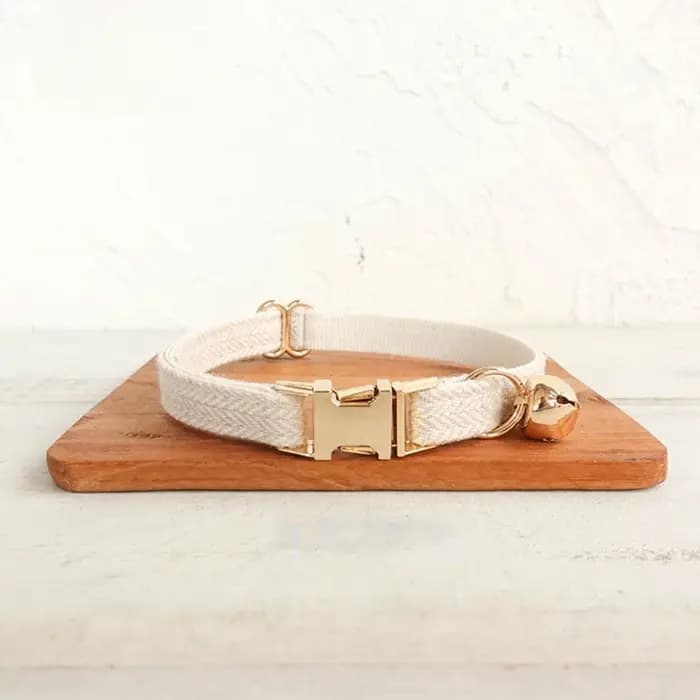 Collier pour chat réglable et Durable avec cloche, boucle en métal de couleur unie, collier pour chien de compagnie, collier personnalisé pour chats et chiens